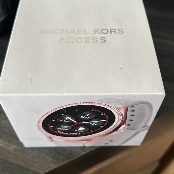 MK watch!!! More compatible with androids. In brand new condition. - Picture 2 of 2